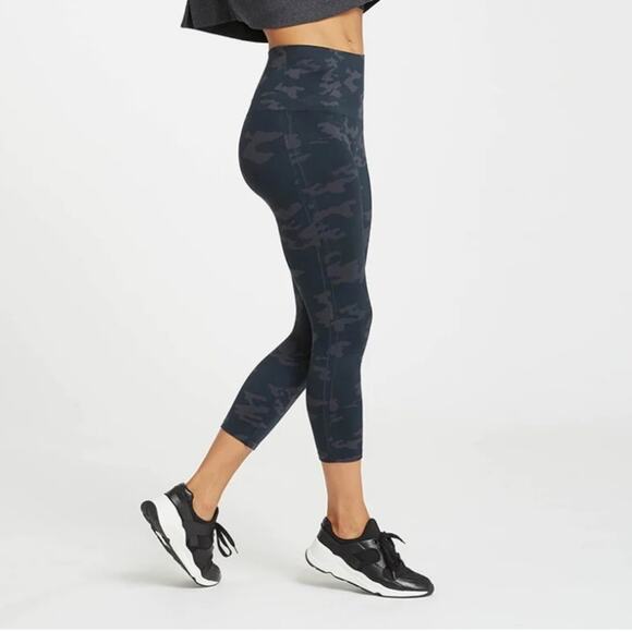 Spanx Black Camo Look at Me Now Seamless Cropped Leggings XL - Picture 9 of 9